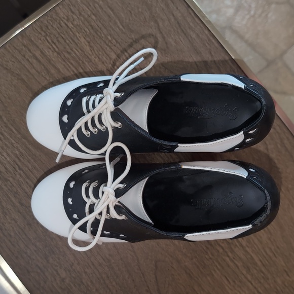 Sugar Thrillz Black and White Platforms with Pink Soles - Picture 4 of 8